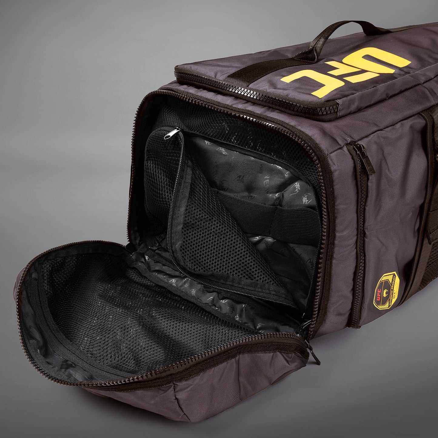 UFC Fusion by Venum Fight Week Duffel Bag - Aards Bruin