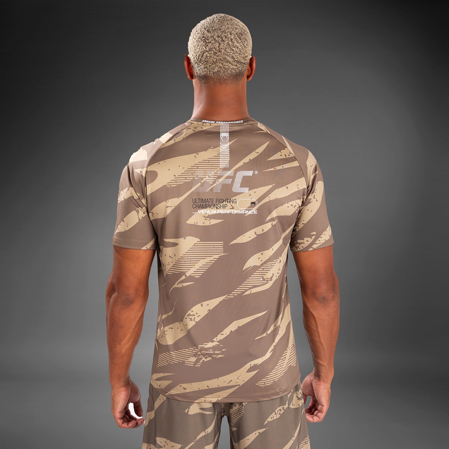 UFC Adrenaline by Venum Fight Week Herren Dry Tech T-Shirt - Desert Camo