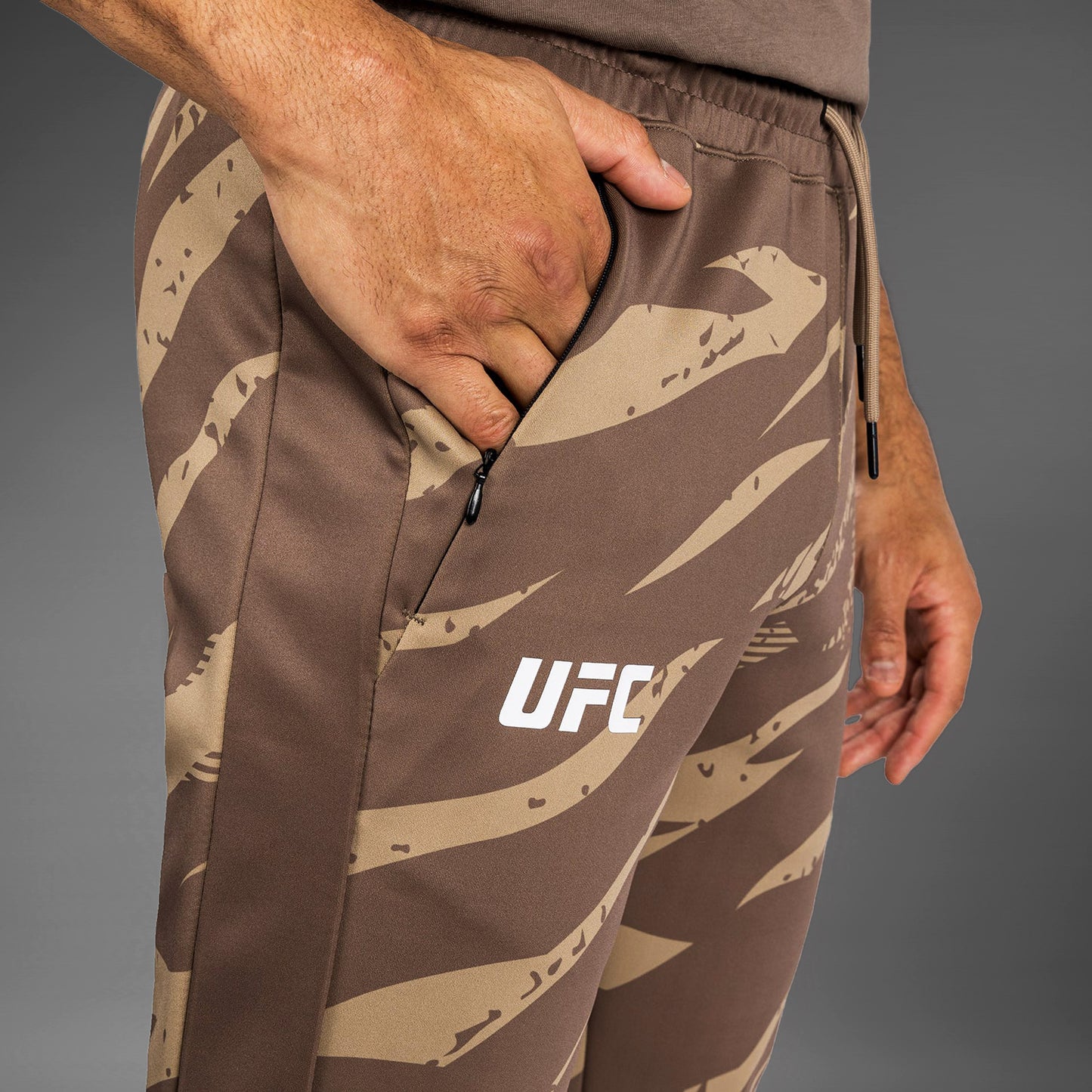 UFC Adrenaline by Venum Fight Week Herrenhose - Desert Camo