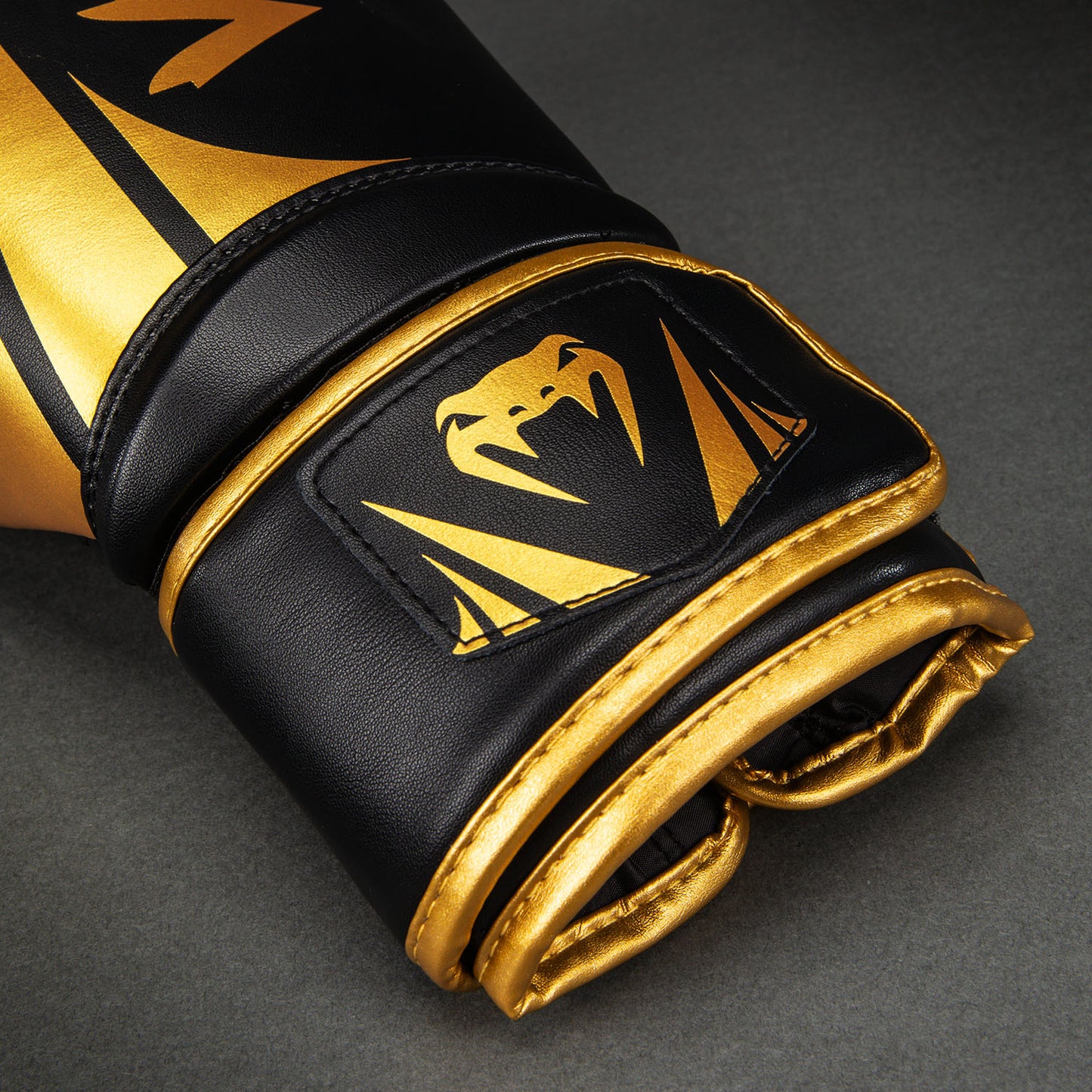 Venum Challenger 2.5 Boxhandschuhe – Schwarz/Gold