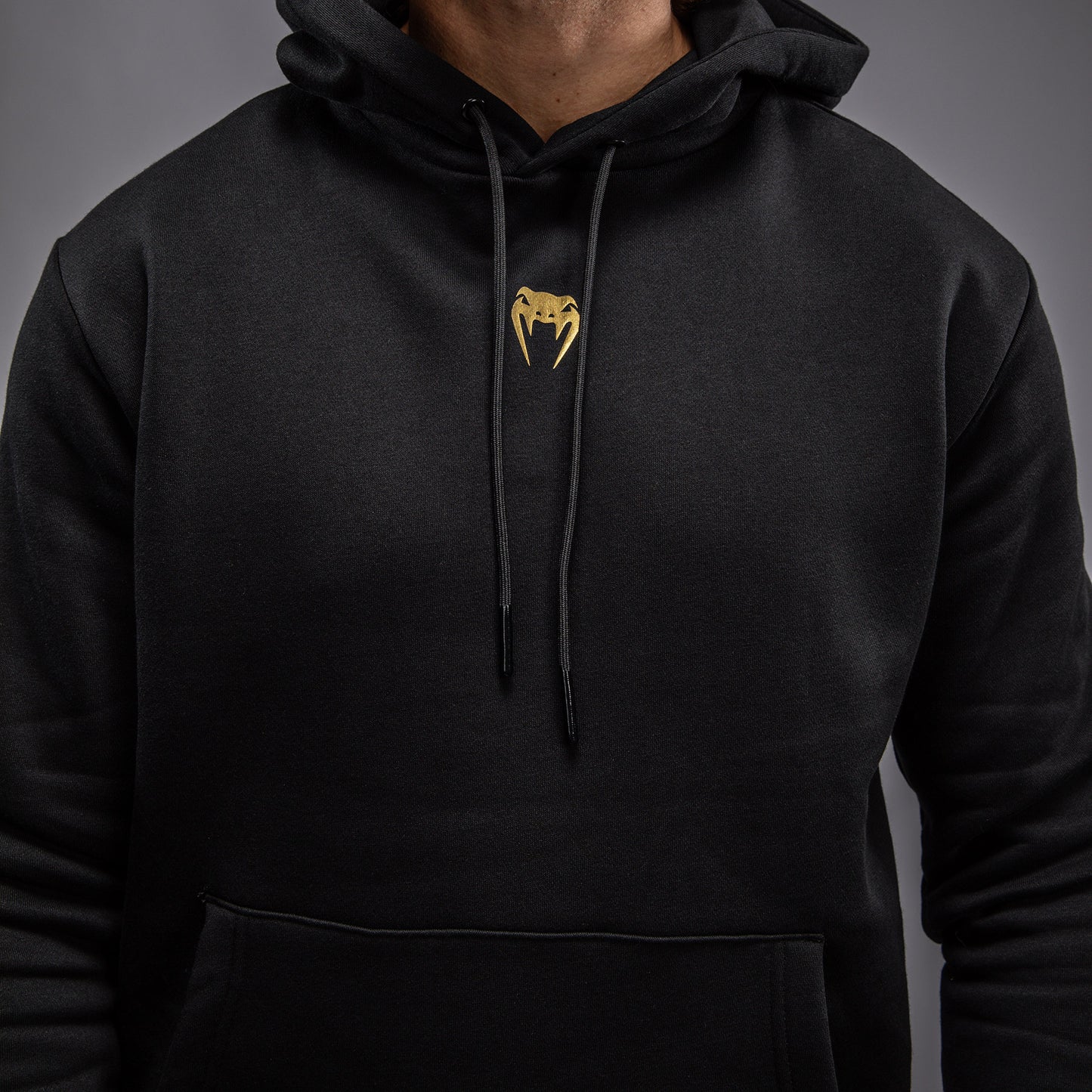 Venum x TEKKEN 8 - Marshall Law Hoodie - Schwarz/Rot/Gold