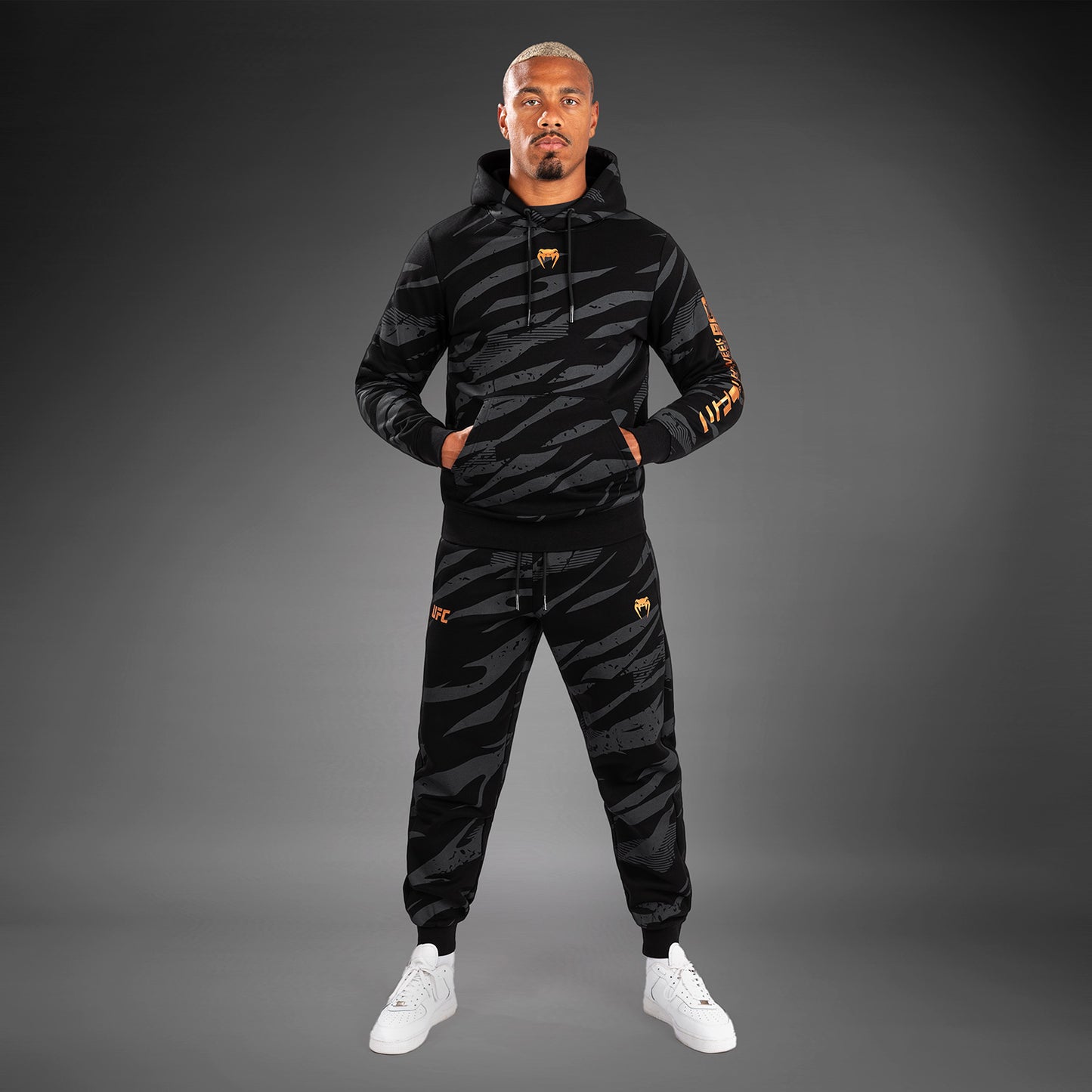 UFC Adrenaline by Venum Fight Week Herren Pullover Hoodie - Urban Camo