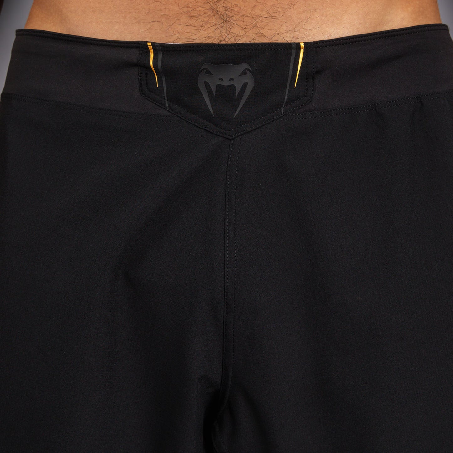 Venum G-Core Fightshorts - Schwarz/Gold