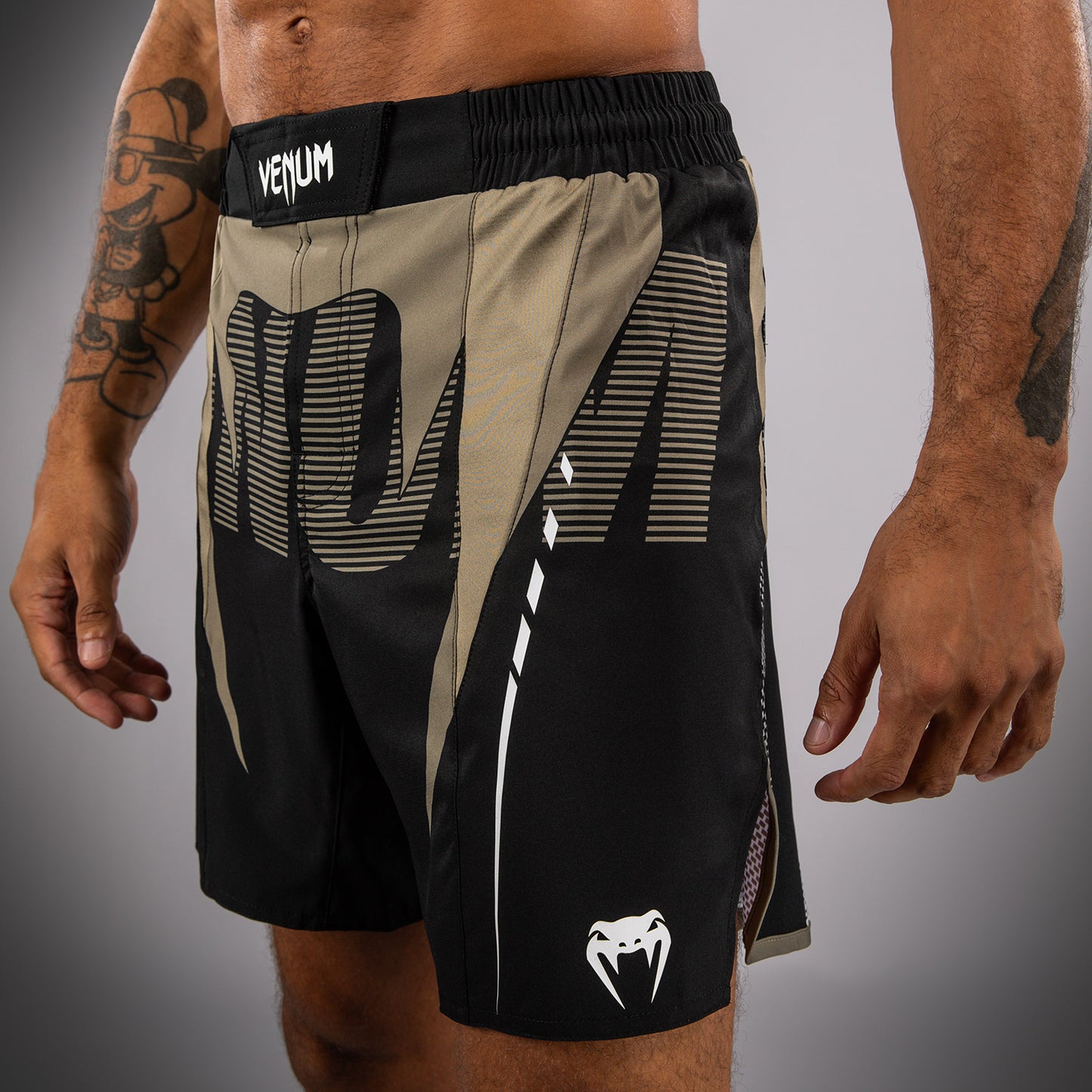 Venum Adrenaline Kampfshorts – Schwarz/Sand