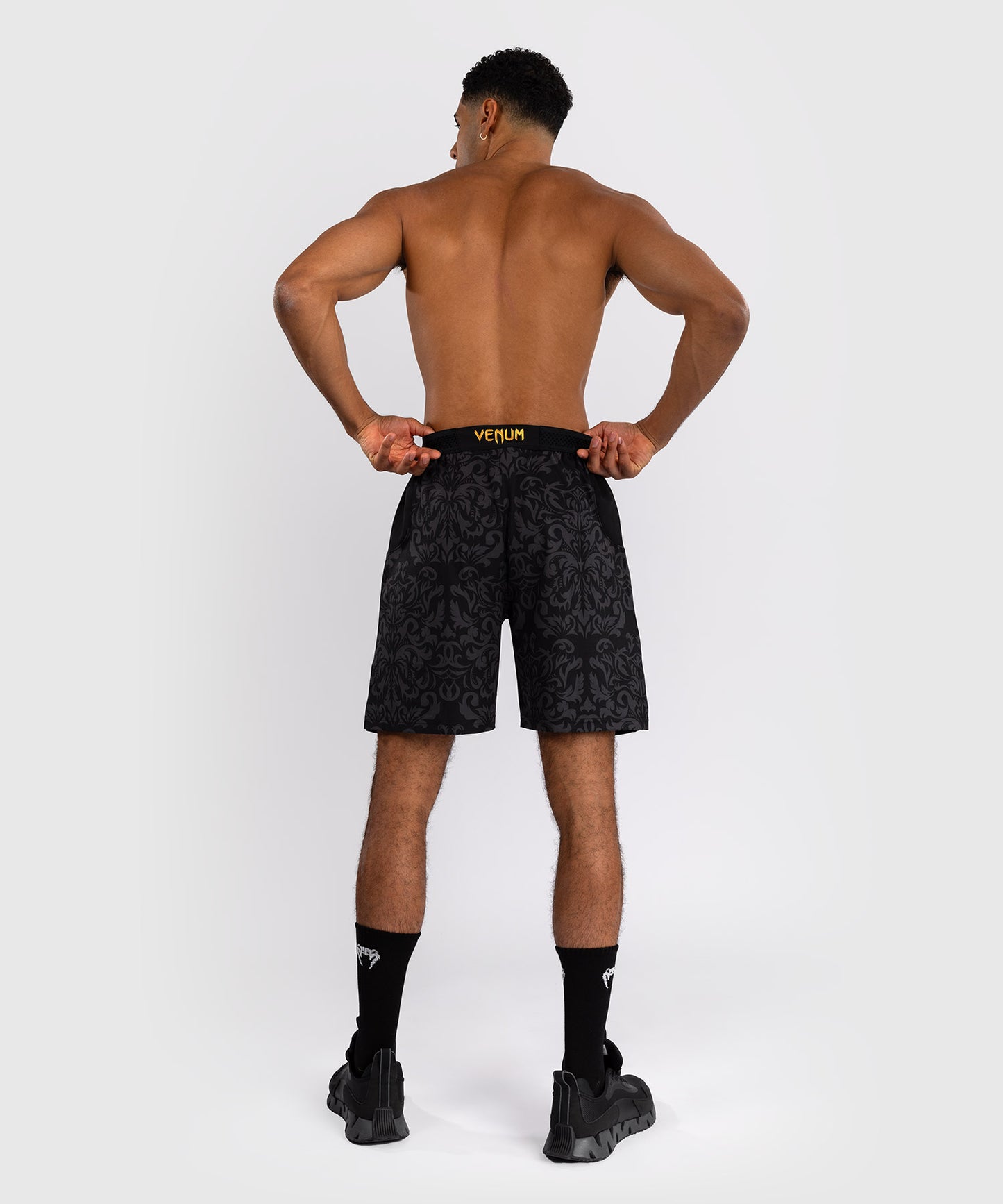 Venum x Topuria Unmatched Edition Trainingsshorts - Schwarz/Gold