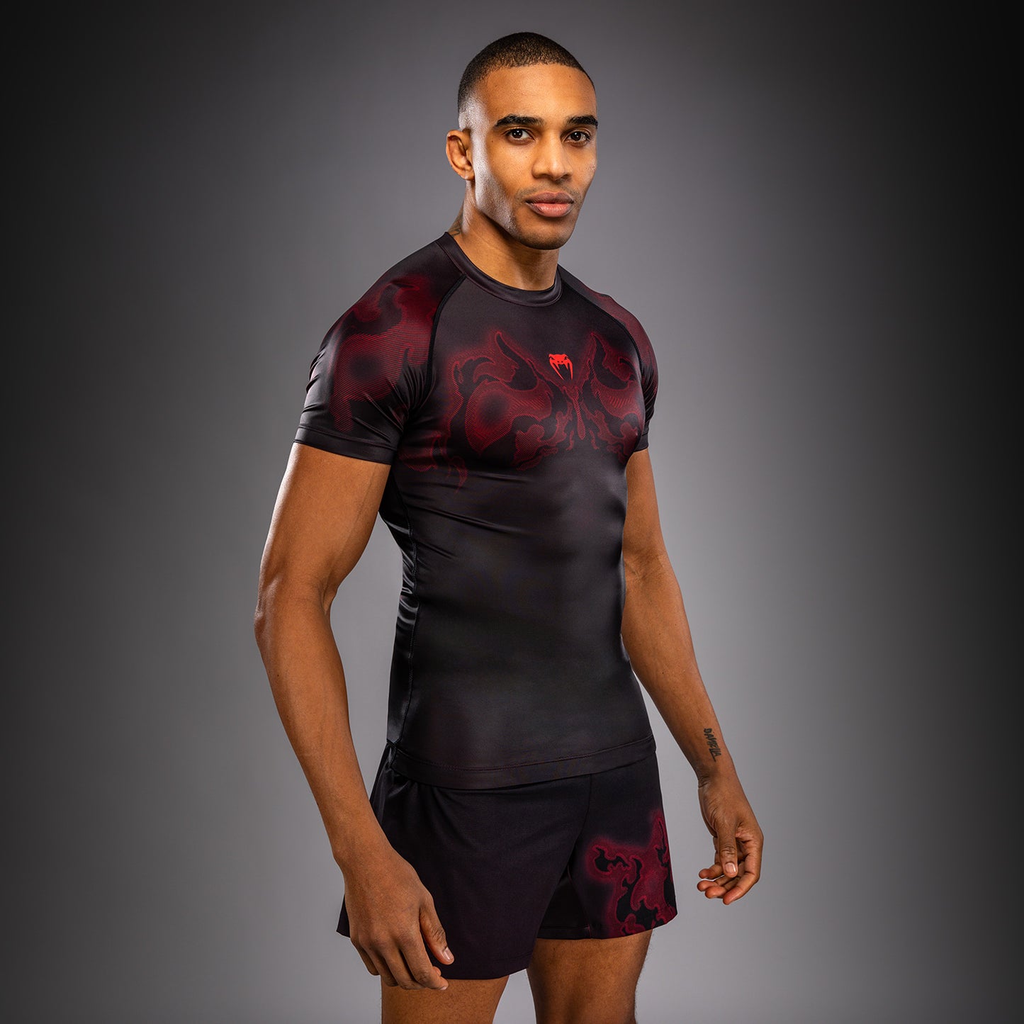 Venum Spectre Kurzarm Rashguard – Schwarz/Rot