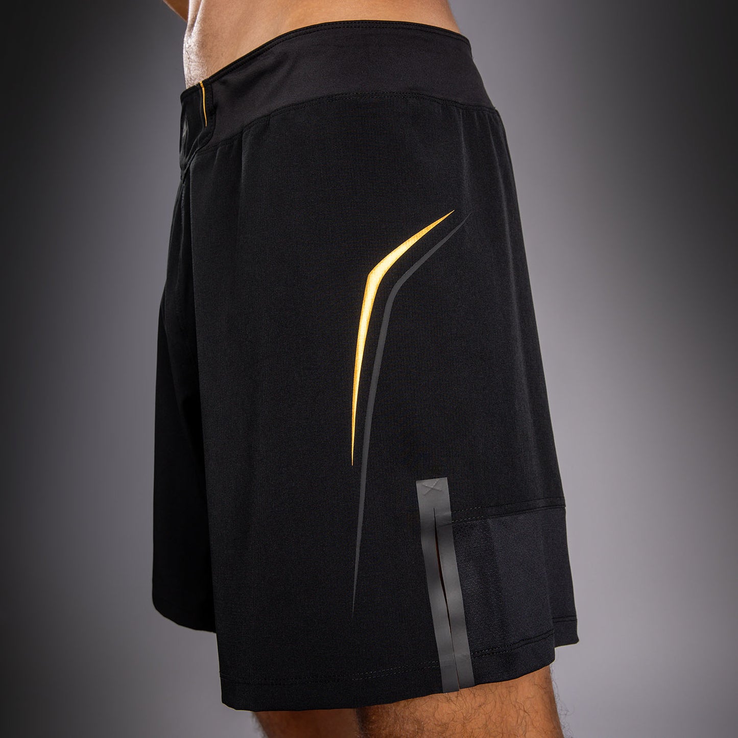 Venum G-Core Fightshorts - Schwarz/Gold