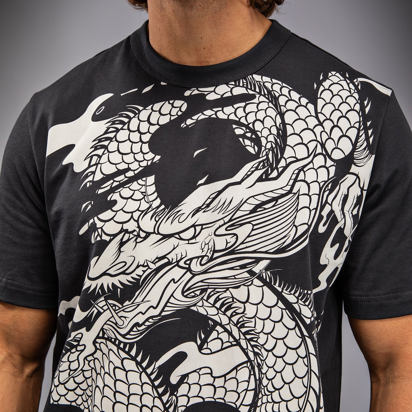 Venum Dragon’s Flight Herren T-Shirt - Anthrazitgrau/Cremeweiß