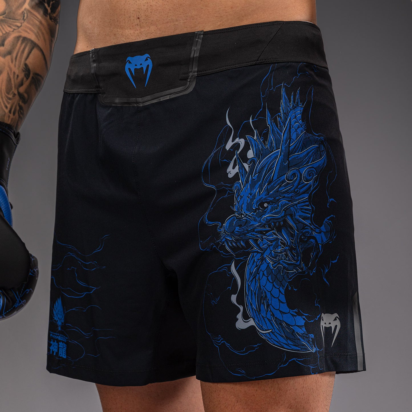 Venum Thunder Dragon Fightshorts – Schwarz/Königsblau