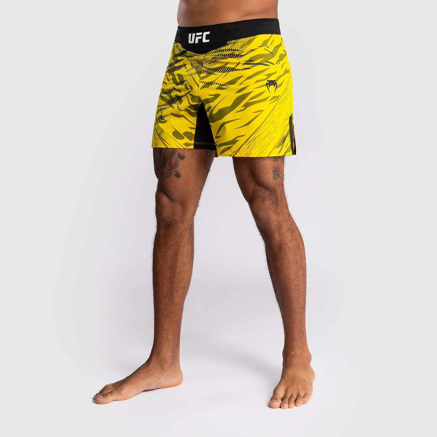 UFC Fusion by Venum Personalized Authentic Fight Night Herren Fight Short - Short Fit - Gelb