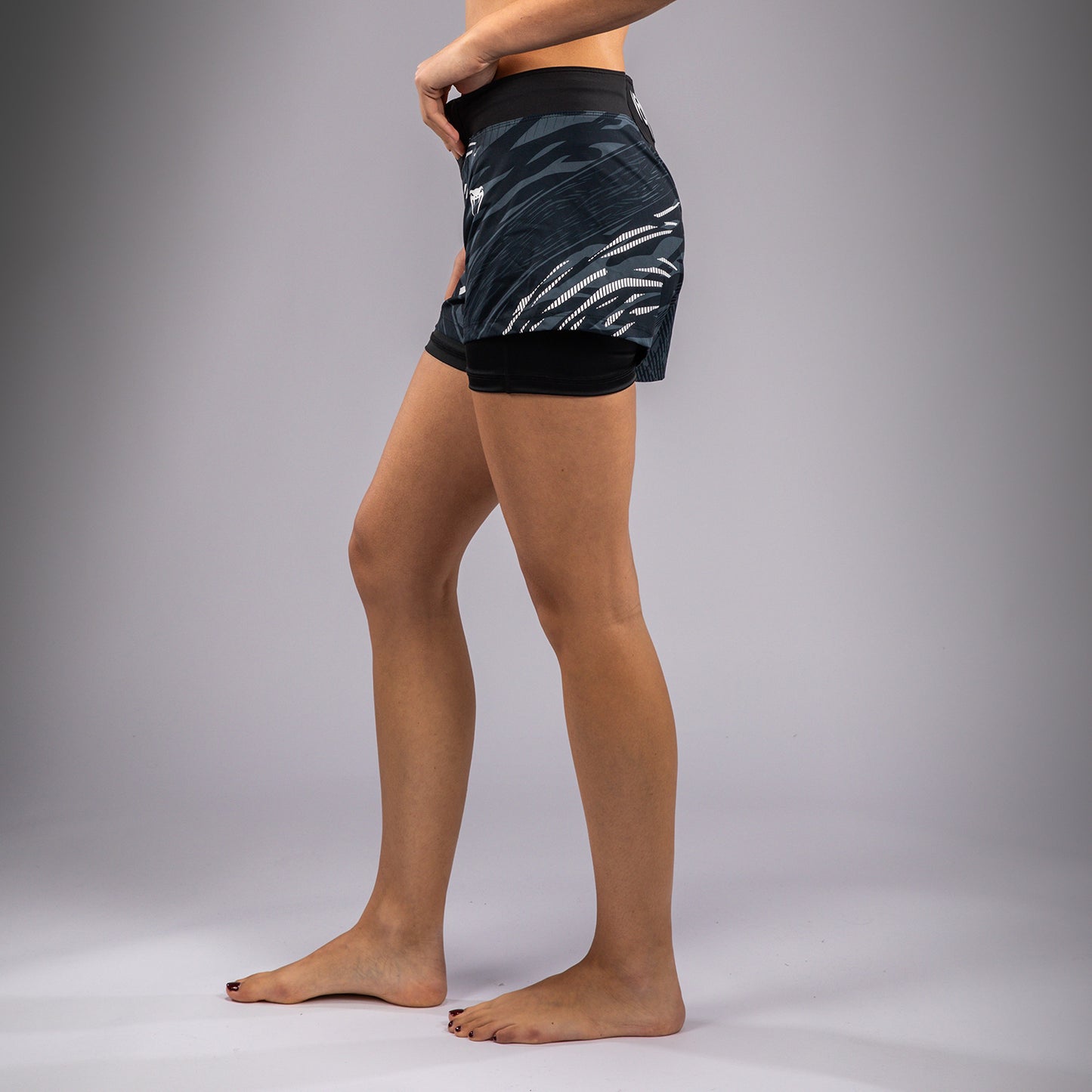 UFC Fusion by Venum Authentic Fight Night Damen Fight Short - Schwarz