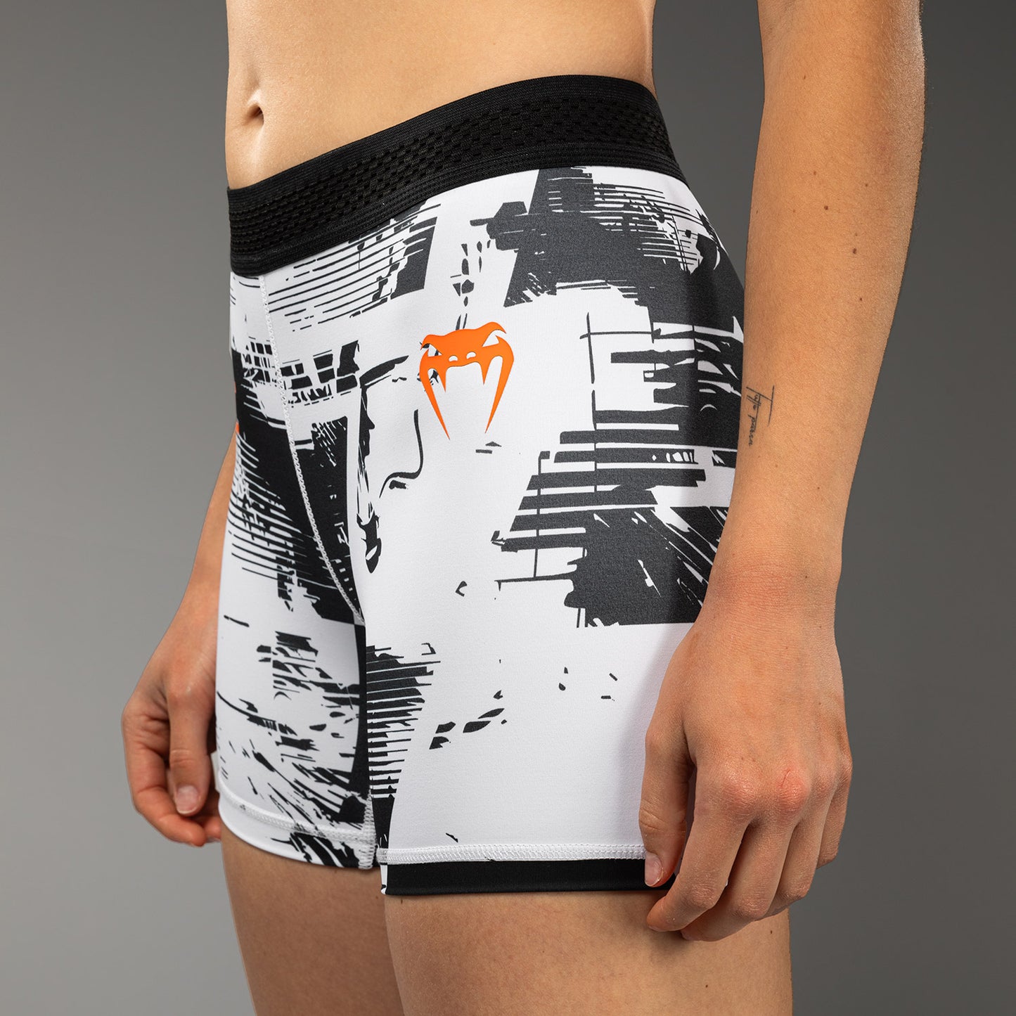 UFC Zenith by Venum Authentic Fight Week Performance Vale Tudo Short Damen - Weiß