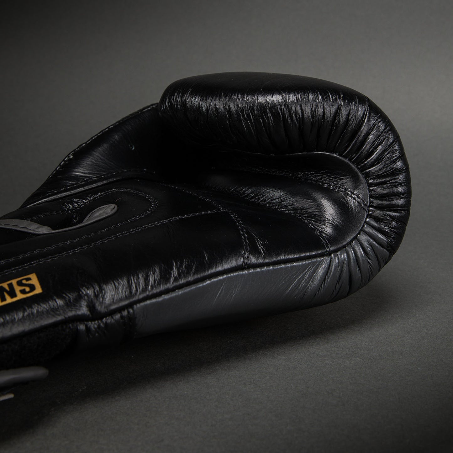 Ringhorns Charger by Venum Boxhandschuhe – Schwarz/Gold
