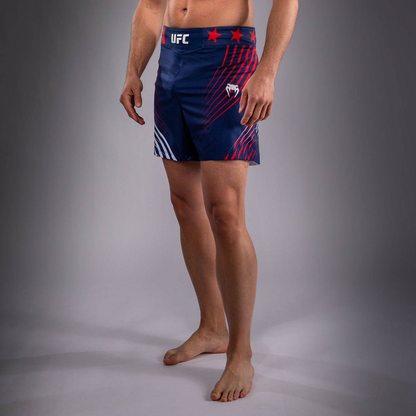 Official UFC Freedom 250 by Venum Authentic Fight Night Fight Shorts im Short Fit für Herren - Blau