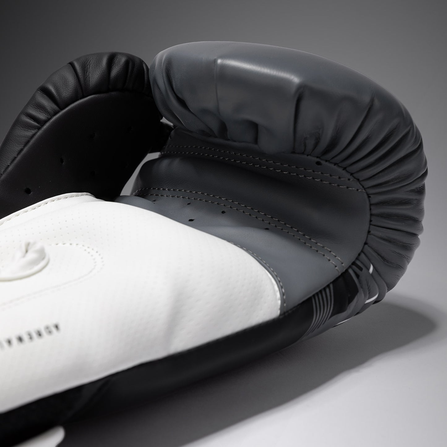Venum Adrenaline Boxhandschuhe – Schwarz/Silbergrau