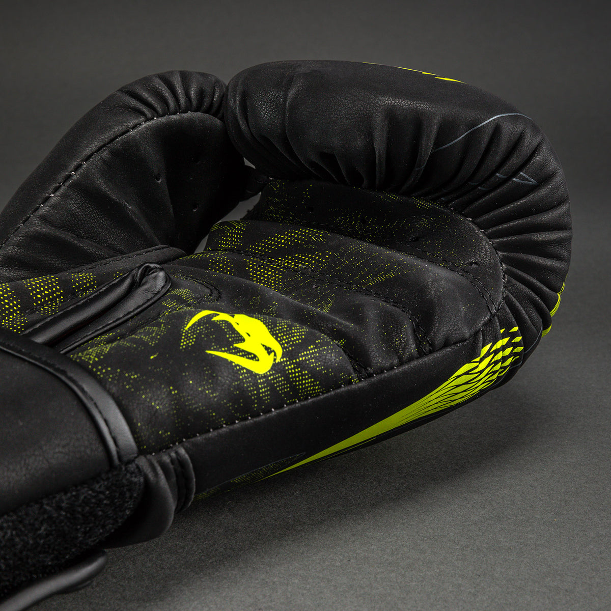 Venum Impact Amazonia Reborn Boxhandschuhe - Schwarz/Grün