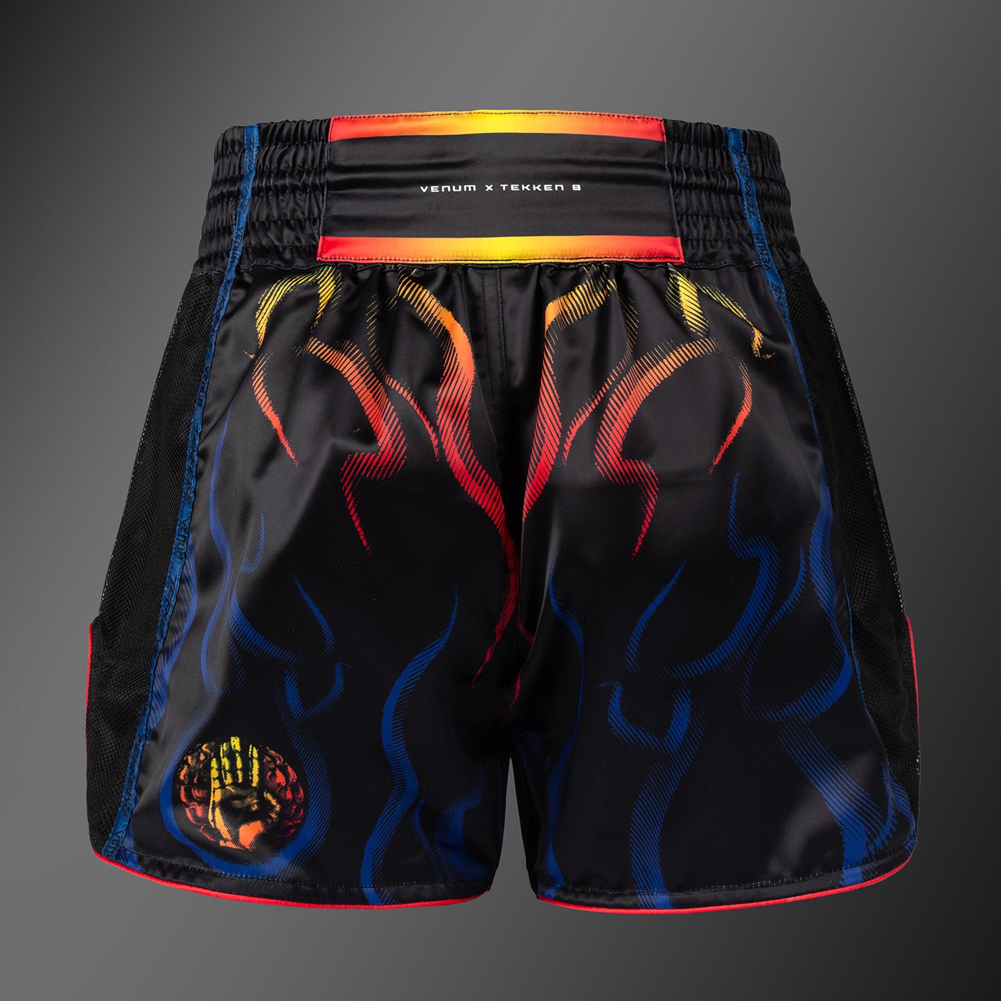 Venum x TEKKEN 8 Muay‑Thai‑Shorts - Yoshimitsu - Schwarz/Orange