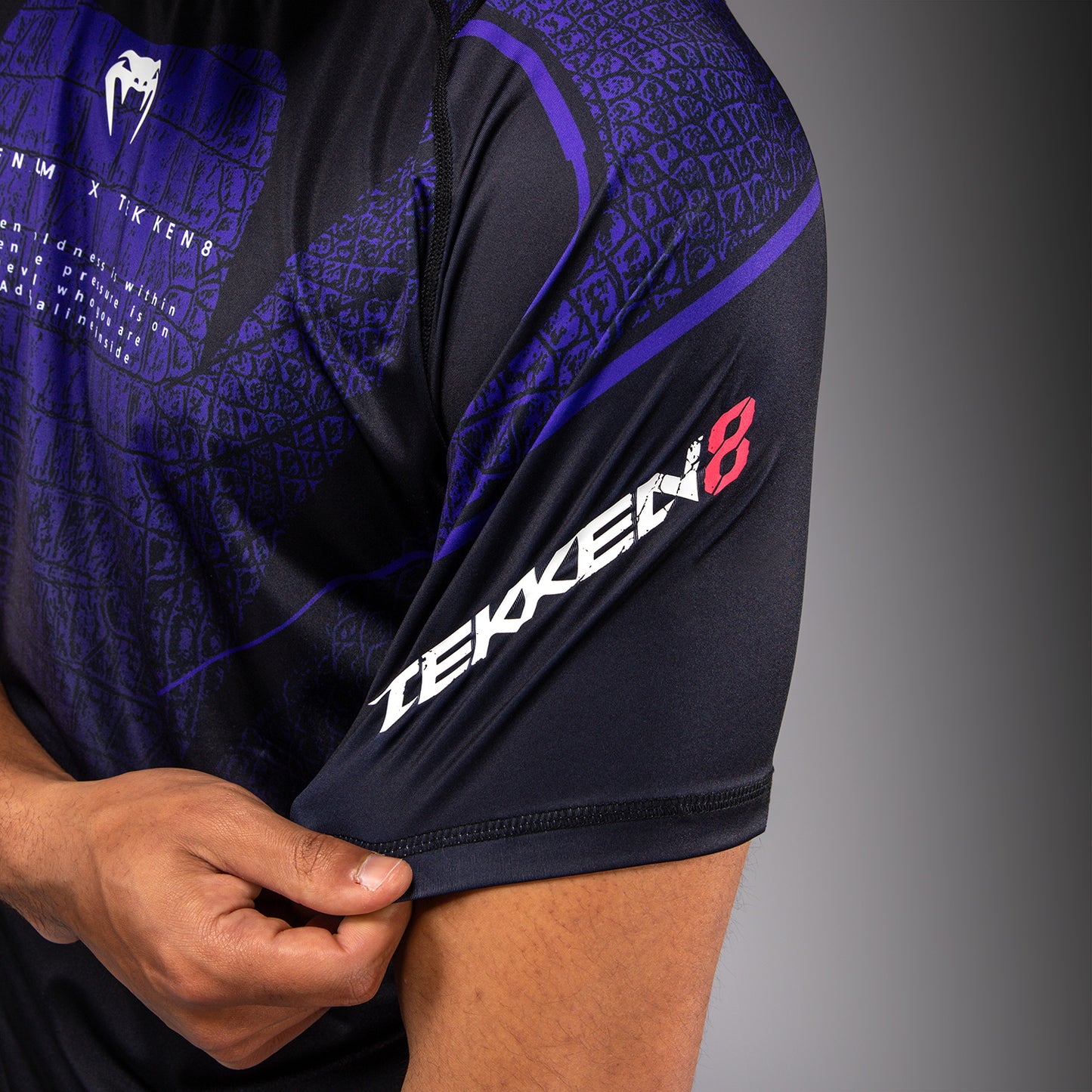 Venum x TEKKEN 8 Dry-Tech T‑Shirt - Kazuya - Schwarz/Lila