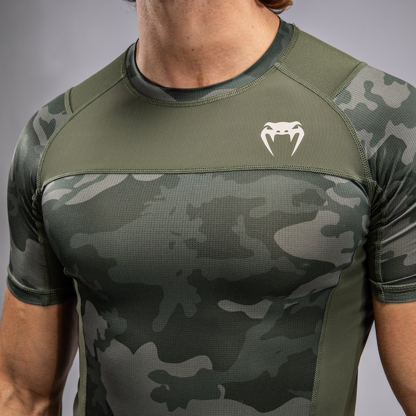 Venum G-Fit Air Herren Kurzarm Rashguard - Armee-Tarnmuster