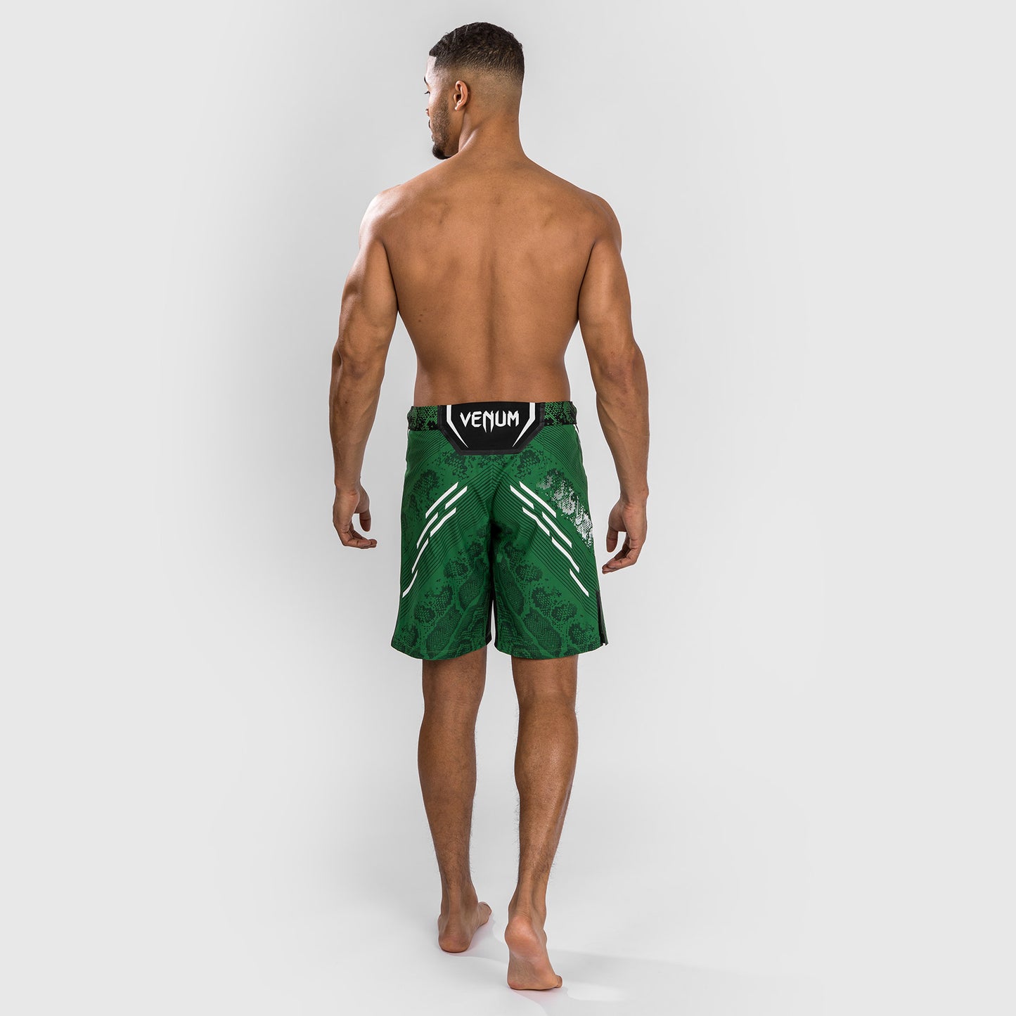 UFC Adrenaline by Venum Personalisierte Authentische Fight Night Herren-Kampfshorts - Lange Passform - Grün