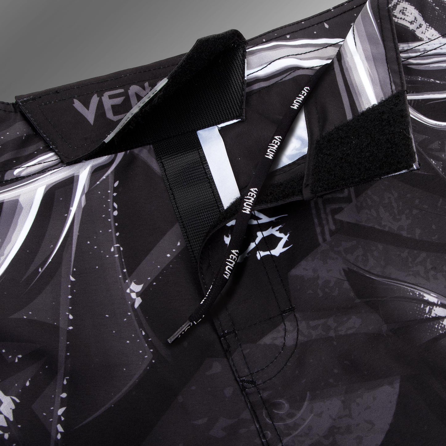 Venum Gladiator 3.0 Kampfshorts - Schwarz/Weiß