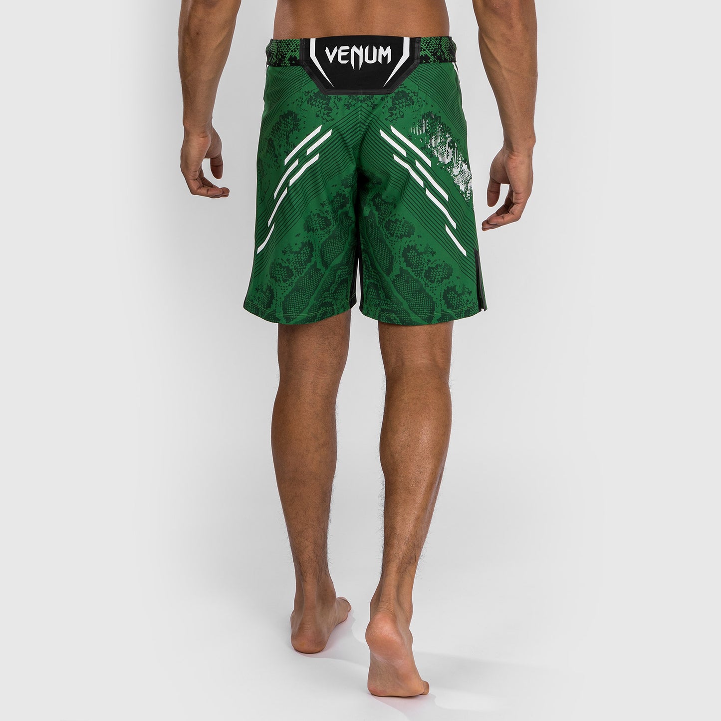 UFC Adrenaline by Venum Personalisierte Authentische Fight Night Herren-Kampfshorts - Lange Passform - Grün