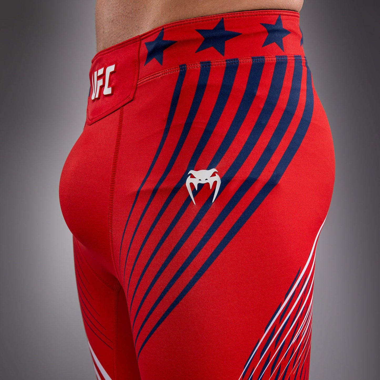 Official UFC Freedom 250 by Venum Authentic Fight Night Vale Tudo Shorts für Herren - Rot