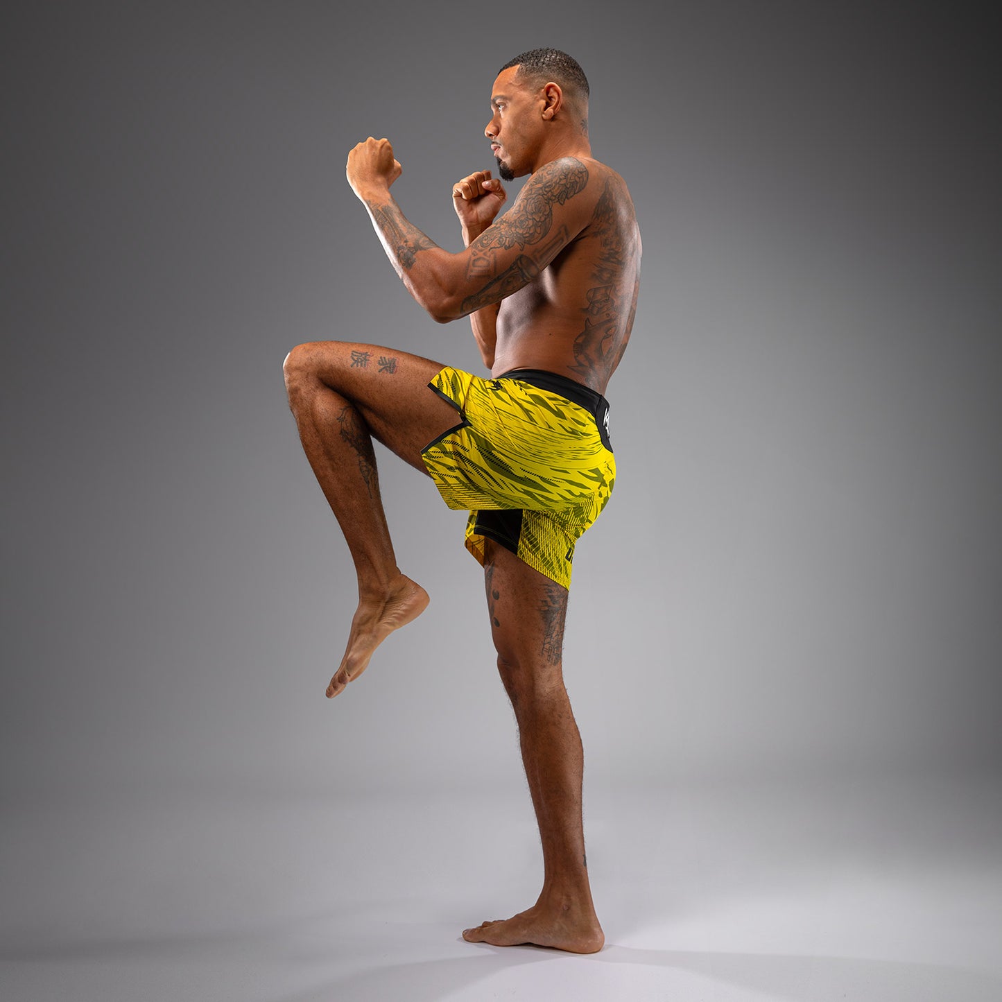 UFC Fusion by Venum Authentic Fight Night Herren Fight Short - Short Fit - Gelb
