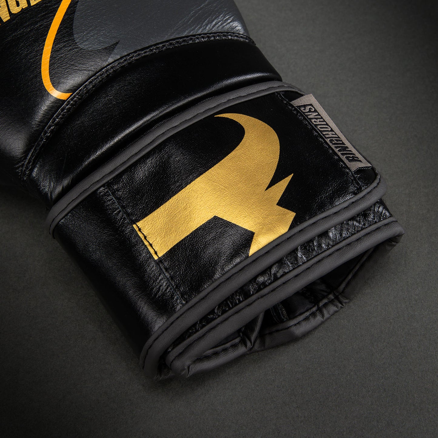Ringhorns Charger by Venum Boxhandschuhe – Schwarz/Gold
