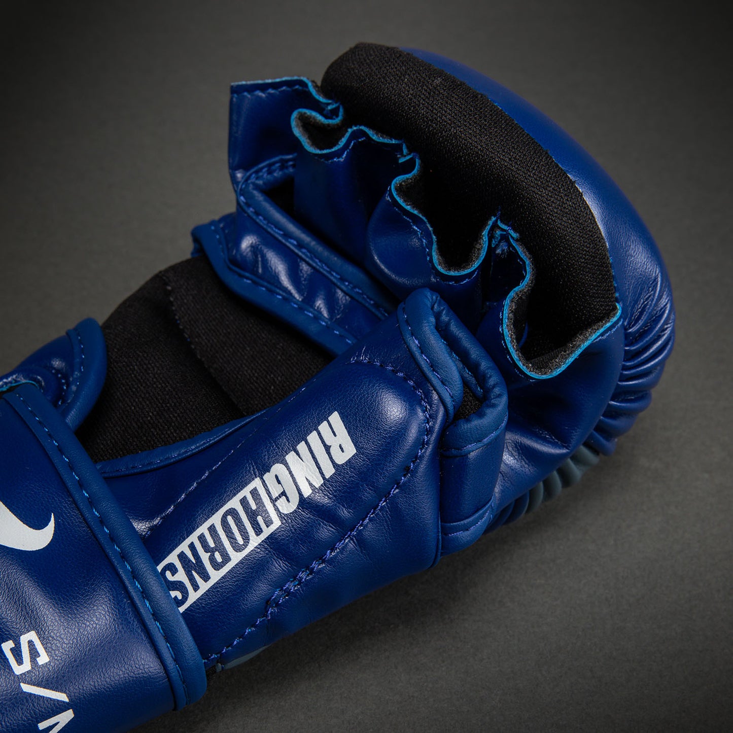 Ringhorns Charger by Venum MMA Sparringhandschuhe – Marineblau/Rot