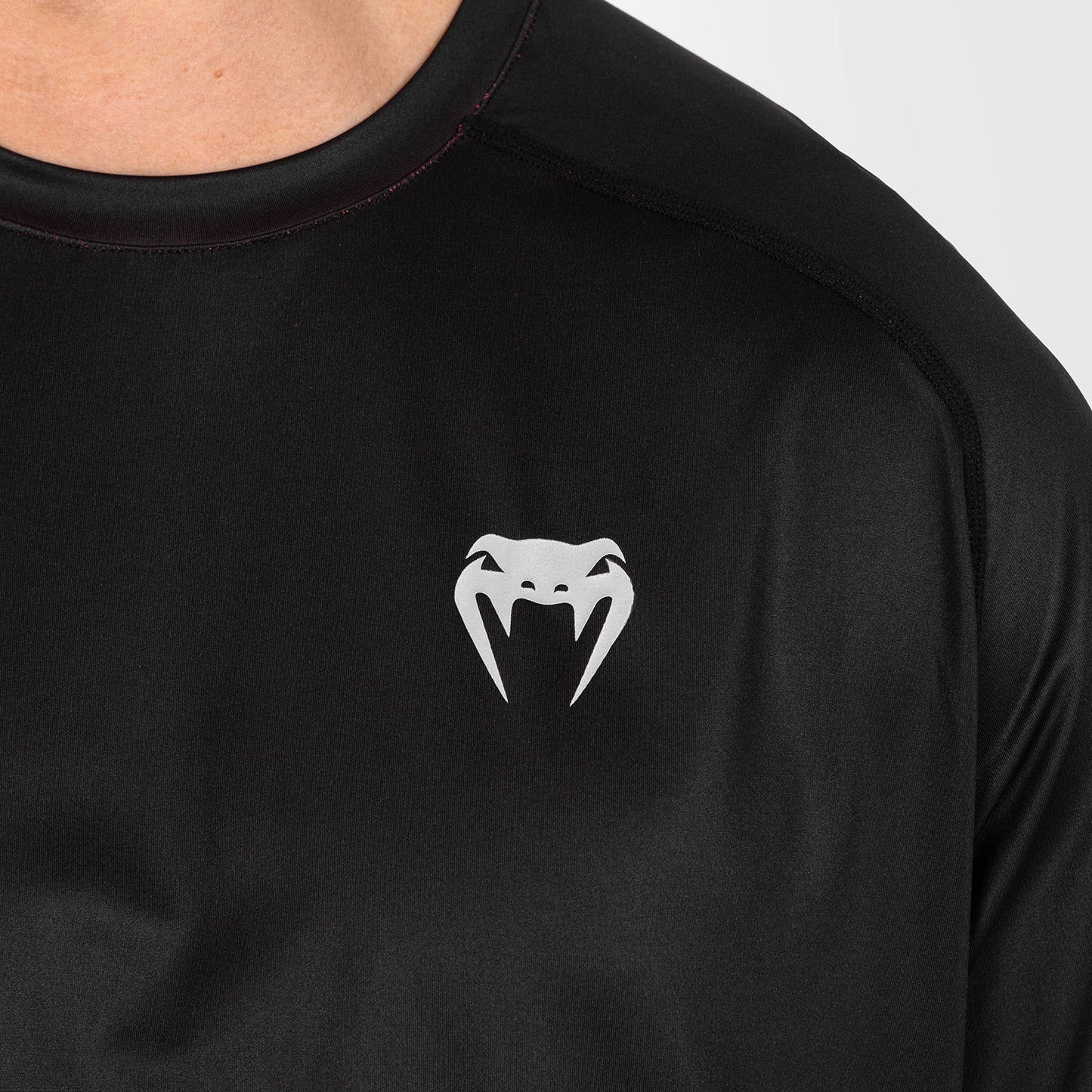 UFC Venum Performance Institute 2.0 Herren Dry-Tech Shirt - Schwarz/Rot