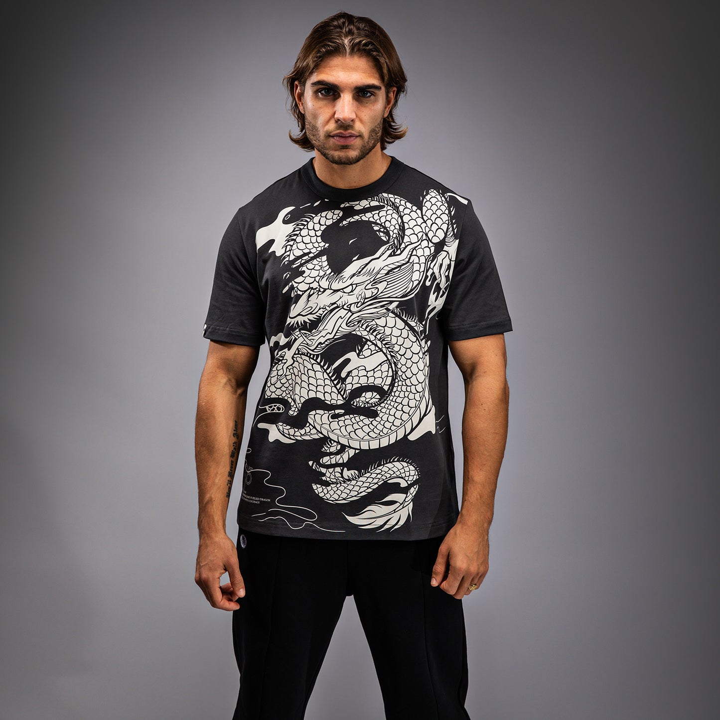 Venum Dragon’s Flight Herren T-Shirt - Anthrazitgrau/Cremeweiß