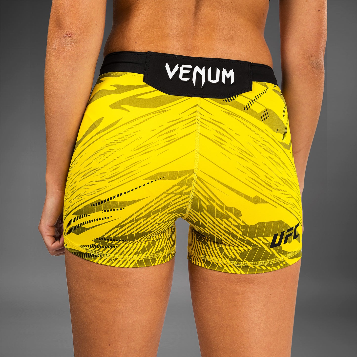 UFC Fusion by Venum Authentic Fight Night Damen Vale Tudo Short - Short Fit - Gelb