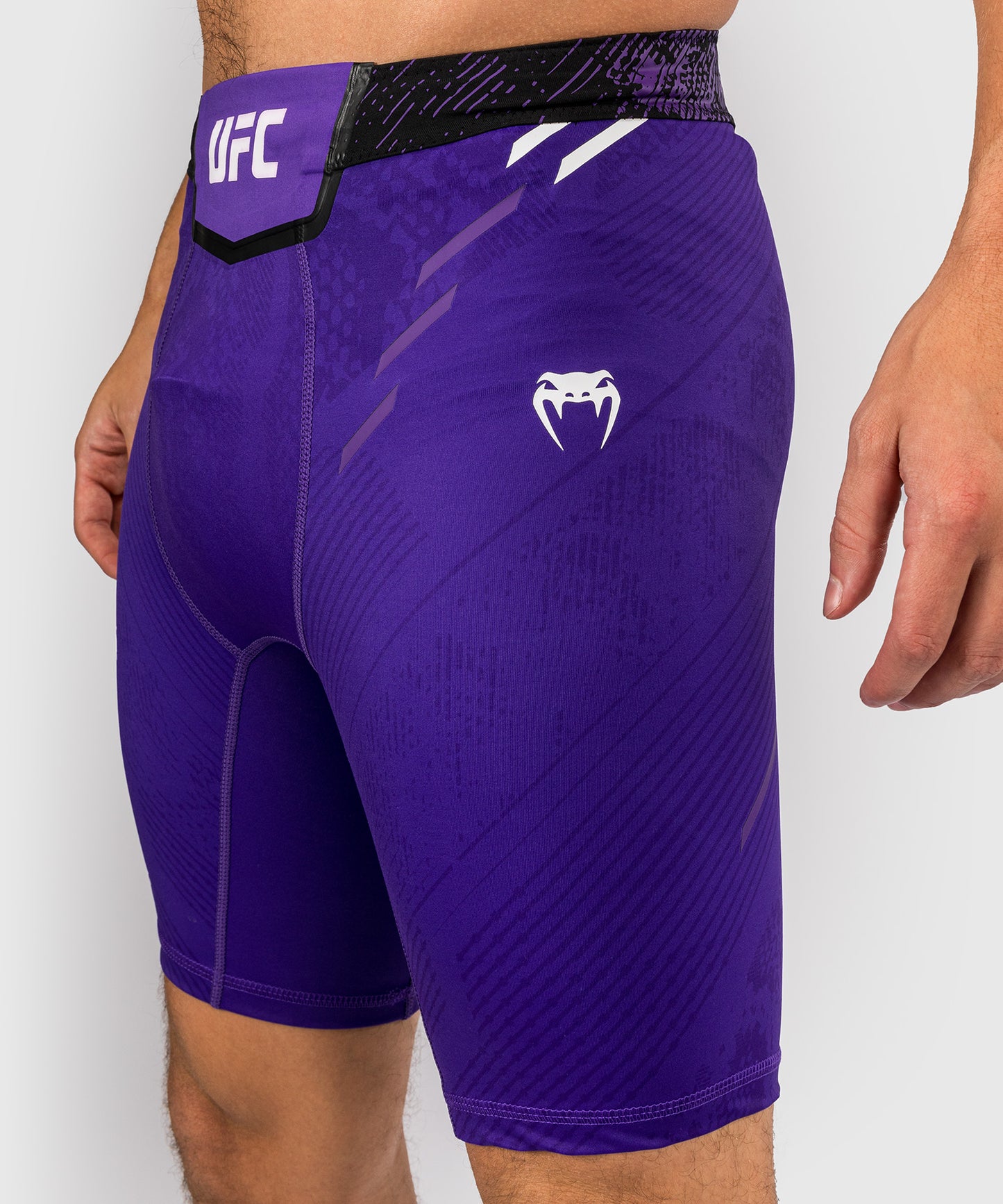 UFC Adrenaline by Venum Authentic Fight Night Herren Vale Tudo Short - lila