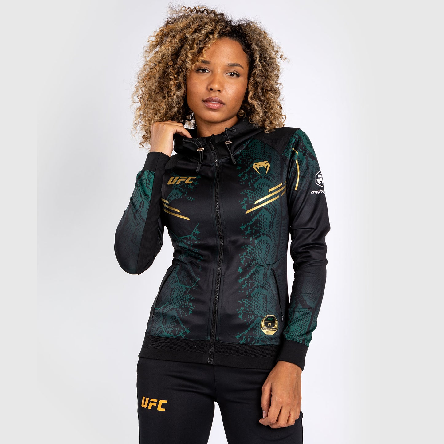 UFC Adrenaline by Venum Personalized Authentic Fight Night Walkout-Hoodie für Frauen - Emerald Edition - Grün/Schwarz/Gold