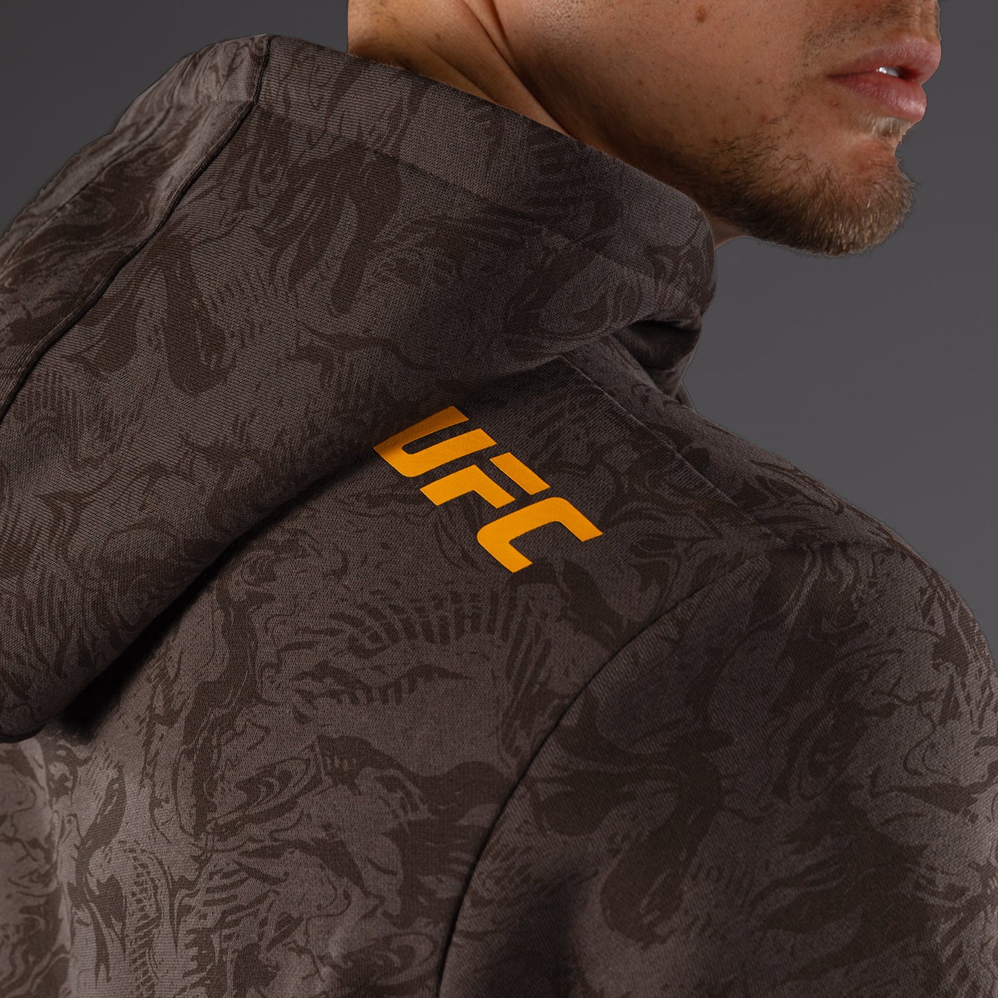 UFC Fusion by Venum Fight Week Herren Pullover Hoodie - Erdiges Braun
