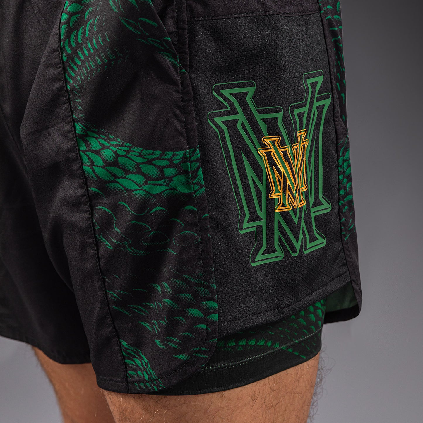 Venum Matupa Trainingsshorts - Schwarz/Grün/Gold