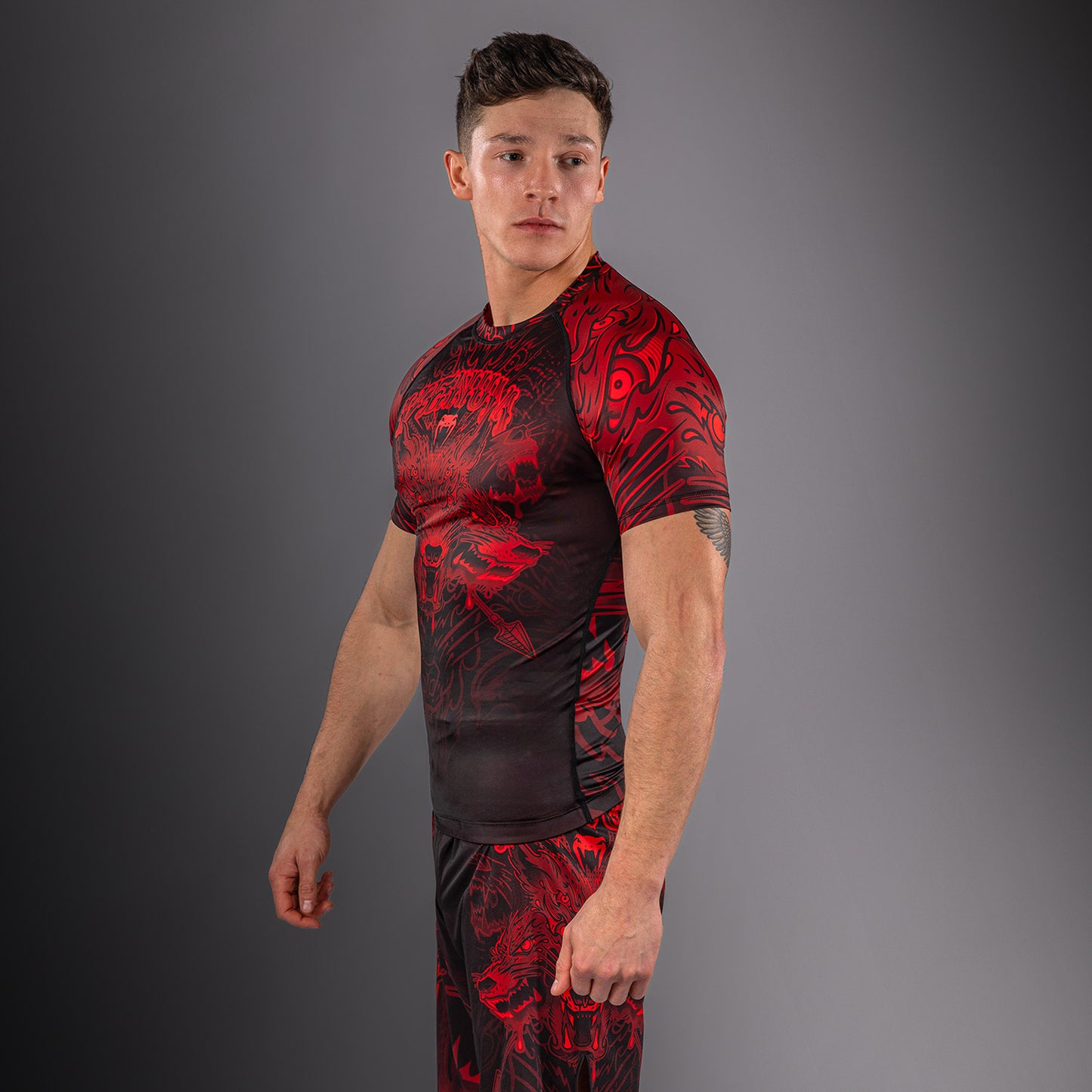 Venum Wolf Atak Kurzarm Rashguard – Schwarz/Rot