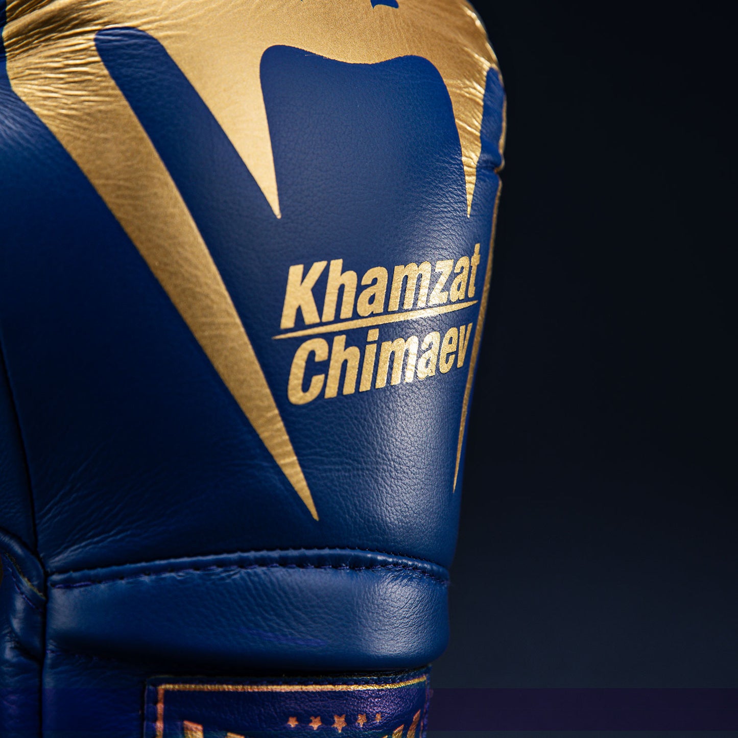 Venum Giant 2.0 Khamzat Chimaev Pro Boxhandschuhe - Blau/Gold