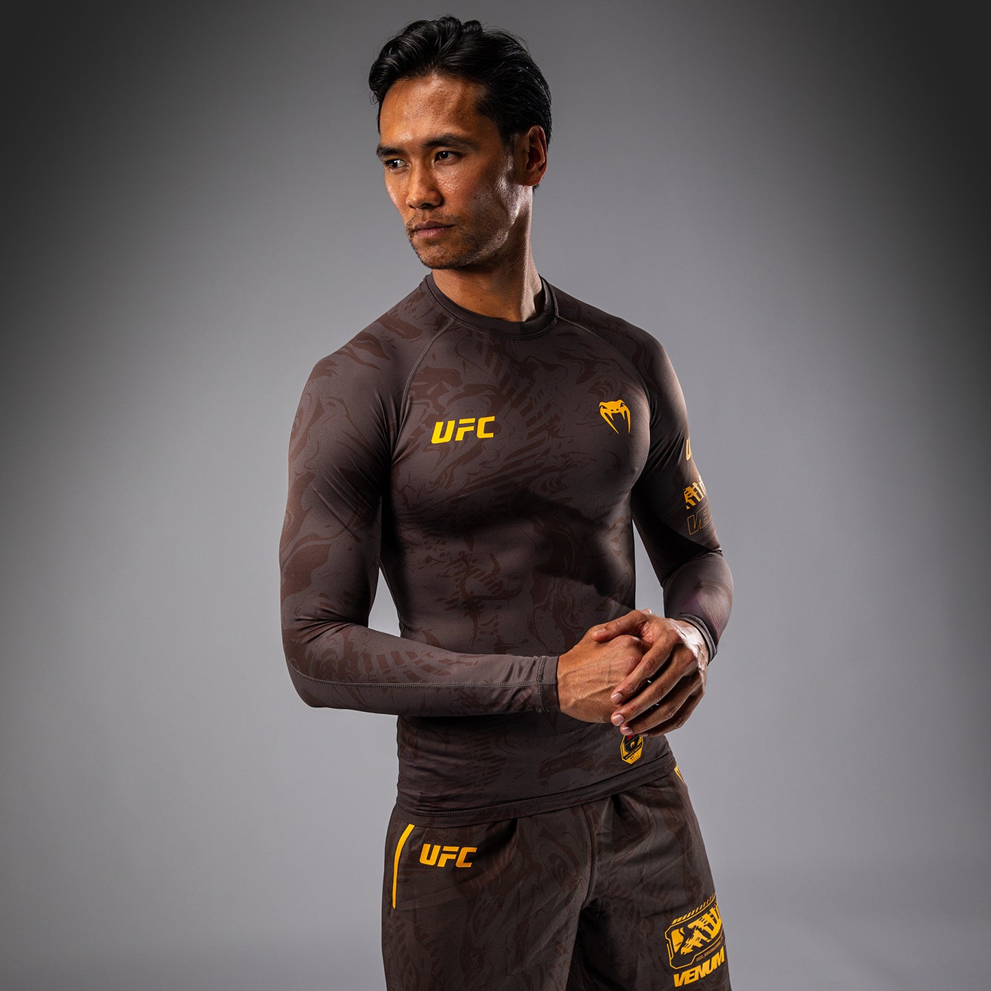 UFC Fusion by Venum Fight Week Herren Performance Langarm Rashguard - Erdiges Braun
