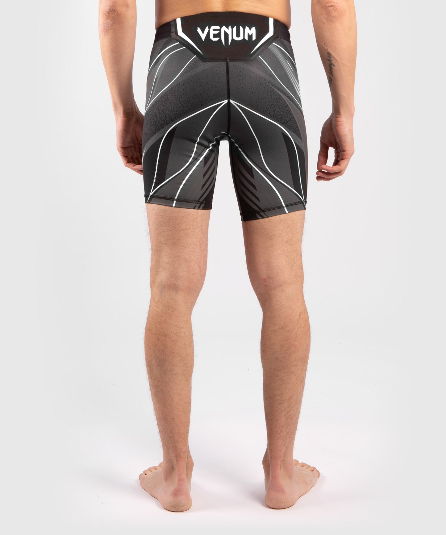 UFC Venum Authentic Fight Night Herren Vale Tudo Shorts - Short Fit - Schwarz