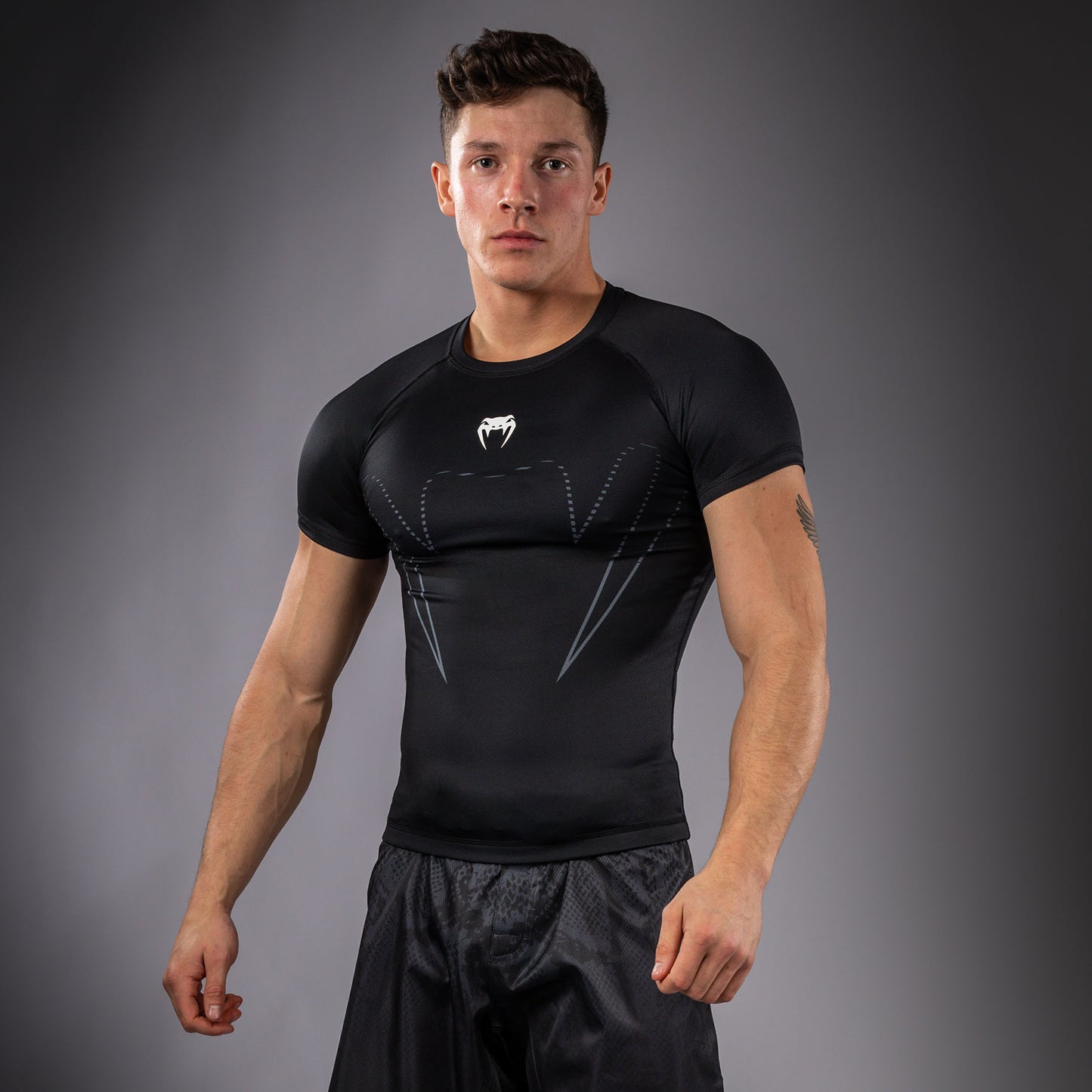 Venum Edge Rashguard Kurzarm – Schwarz/Sand