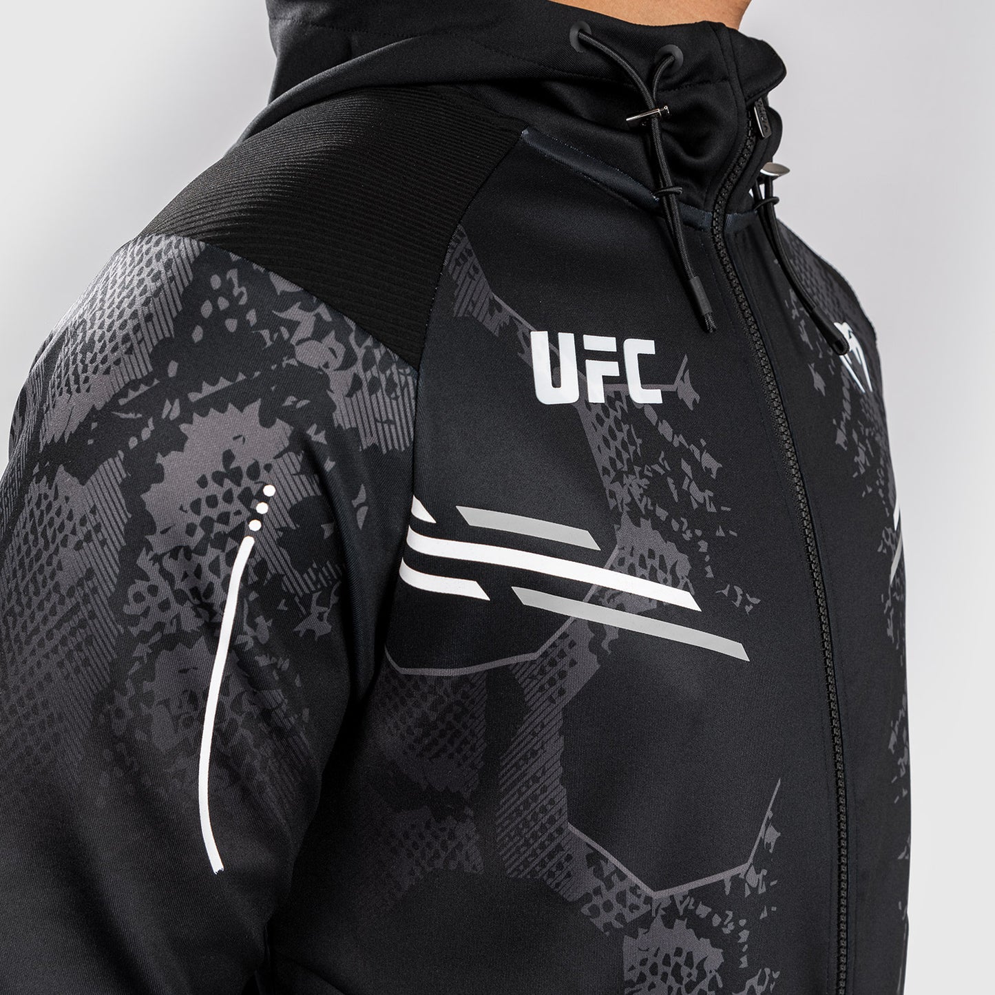 UFC Adrenaline by Venum Authentic Fight Night Walkout Hoodie für Männer - Schwarz
