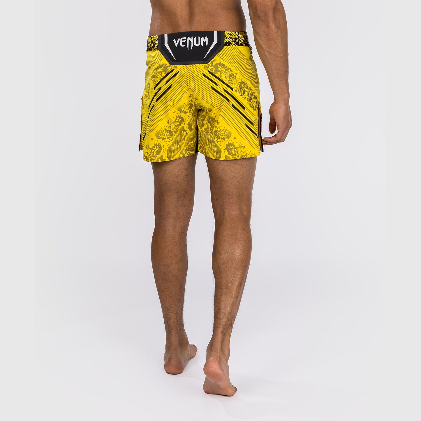 UFC Adrenaline by Venum Personalisierte Authentic Fight Night Herren-Kampfshort - Kurze Passform - Gelb