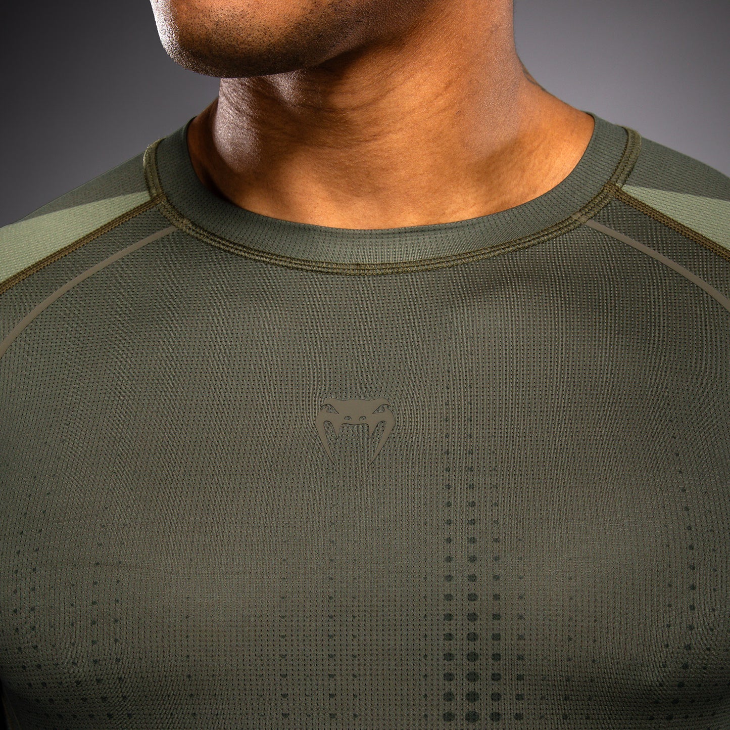 Venum Stealth Langarm Rashguard – Khaki/Dunkelgrün