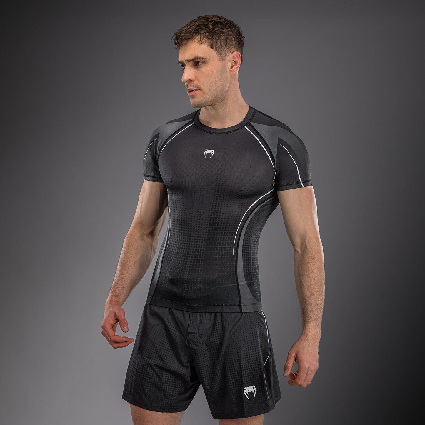 Venum Stealth Kurzarm Rashguard – Schwarz/Weiß