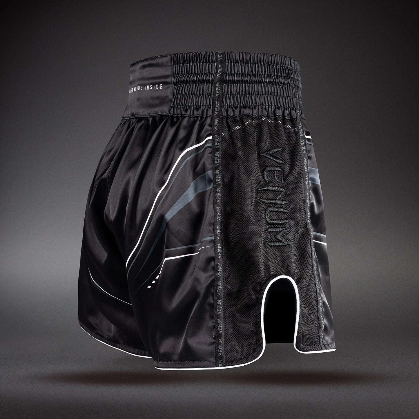 Venum Streamline Muay-Thai-Shorts – Schwarz/Weiß