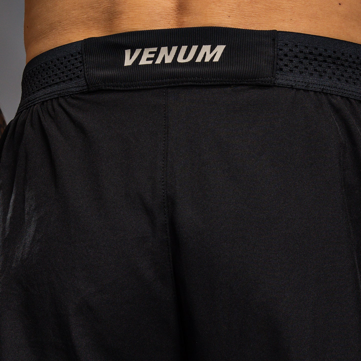 Venum G-Fit Air Herren Trainingsshorts - Tiefschwarz/Wüstensand