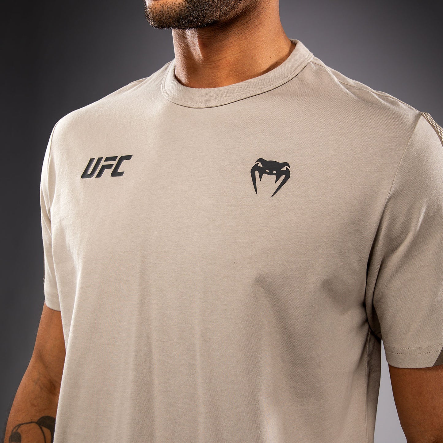 Venum UFC Unity by Venum Authentic Fight Week Herren-Kurzarm-T-Shirt - Sand