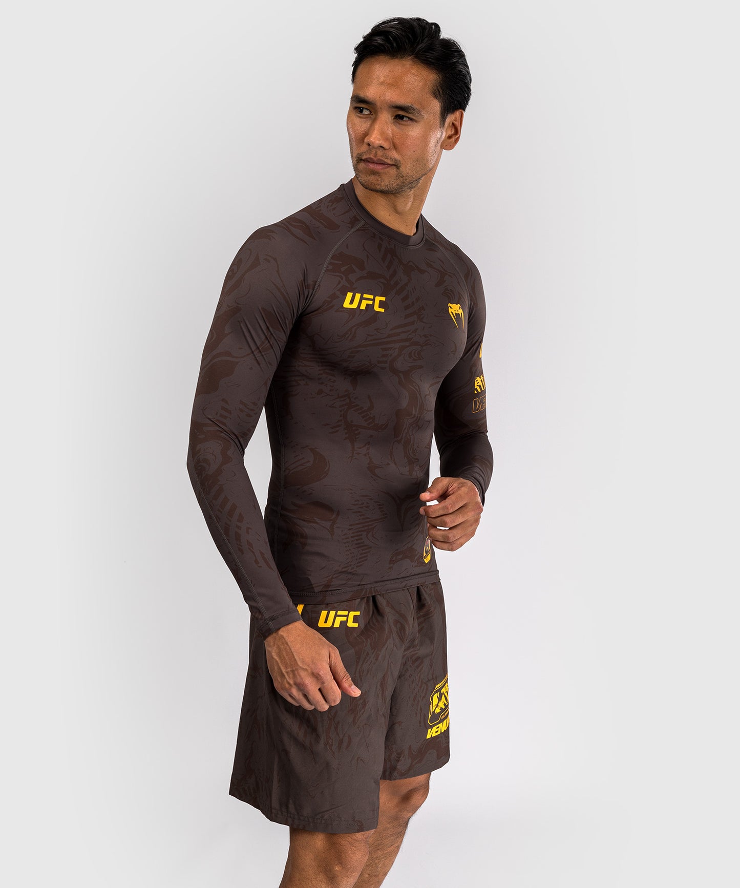 UFC Fusion by Venum Fight Week Herren Performance Langarm Rashguard - Erdiges Braun